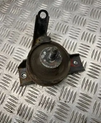 Hyundai Coupe Engine mount bracket 218122D000