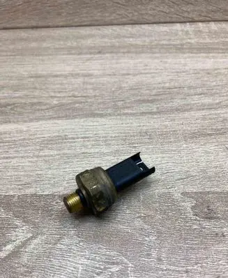 BMW 5 E60 E61 Fuel pressure sensor 7547883