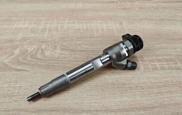 BMW 4 G22 G23 G24 G26 Fuel injector 8579236