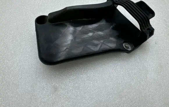 BMW i3 Other engine bay part 19880810 198808