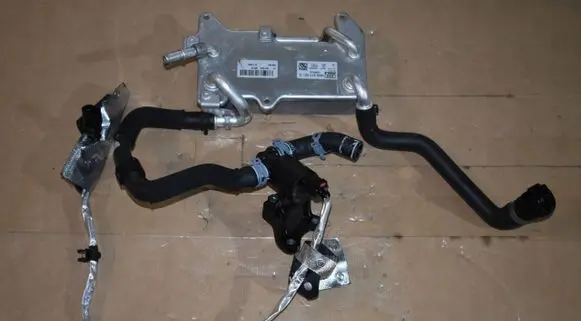 Porsche Cayenne (9Y0 9Y3) Engine oil radiator 