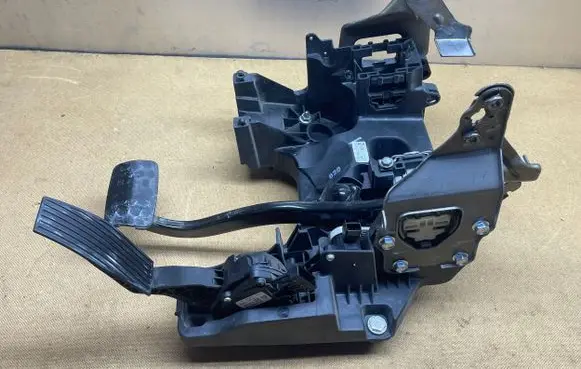 Opel Insignia A Pedal assembly 20995743