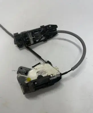 Volkswagen PASSAT B7 Front door lock 5K1837016E