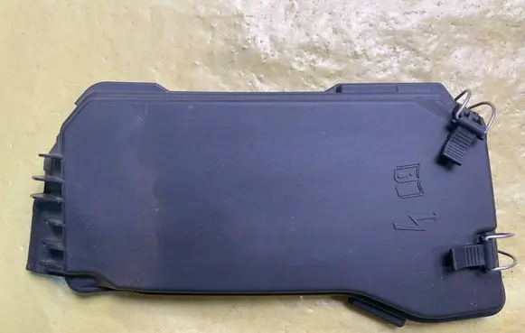 Mercedes-Benz C W204 Fuse box cover A2045400182