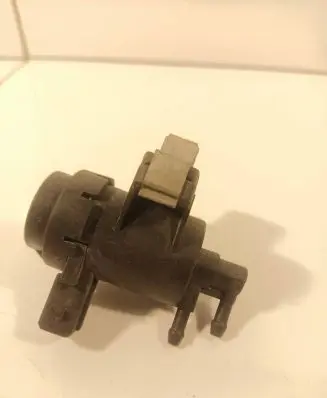 Renault Trafic II (X83) Turbo solenoid valve 7700113071 5W68130