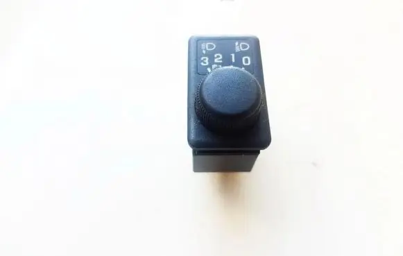 Nissan Terrano Headlight level height control switch 251900f000 00696900