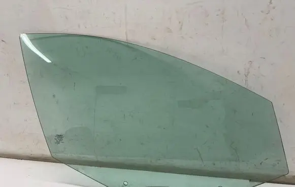 Volvo XC60 Front door window glass four-door