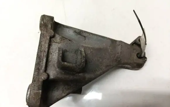 BMW 1 E81 E87 Engine mounting bracket 211678191601 13807410