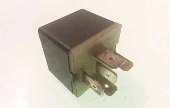 Volkswagen PASSAT B5 Other relay 431951253H