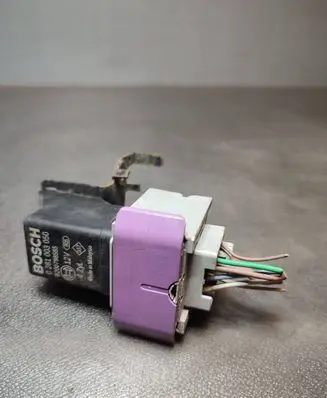 Opel Vivaro Glow plug pre-heat relay 0281003050