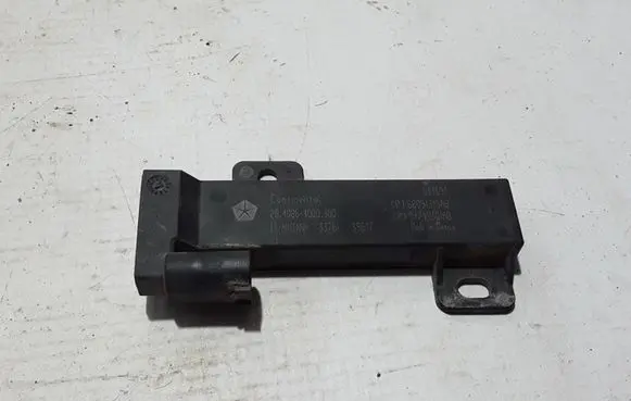 Chrysler Pacifica Aerial antenna amplifier 68051315AB