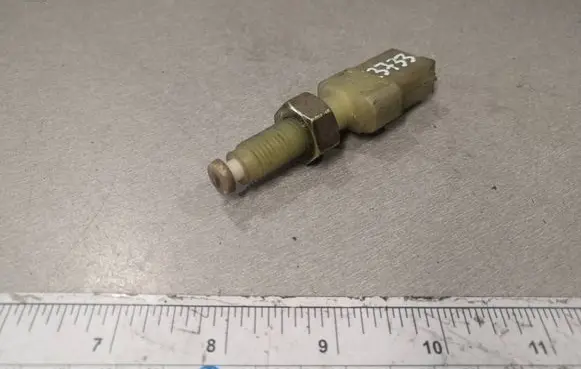 Volkswagen PASSAT B5 Brake pedal sensor switch 443945515