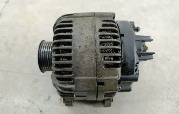 Audi A6 S6 C6 4F Generator/alternator 