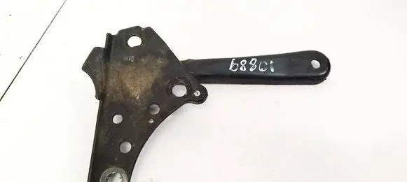 Peugeot 1007 Engine mounting bracket