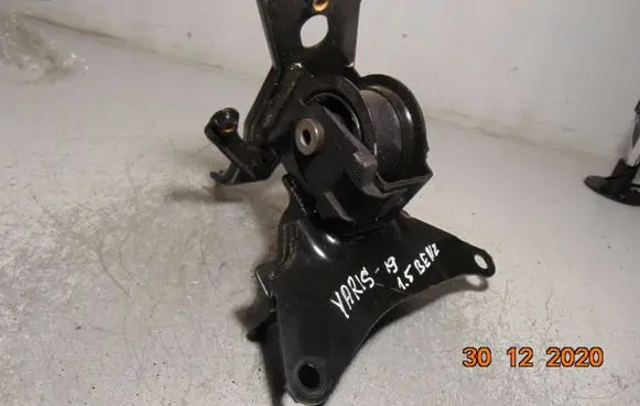 Toyota Yaris Engine mount bracket AV-A3124