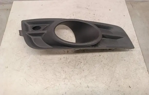 Chevrolet Cruze Front fog light trim/grill 96981085