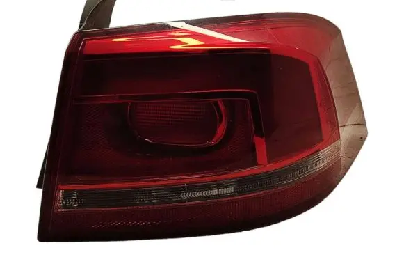 Volkswagen PASSAT B7 Rear/tail lights 3AE945096F 90004874 3AE945258