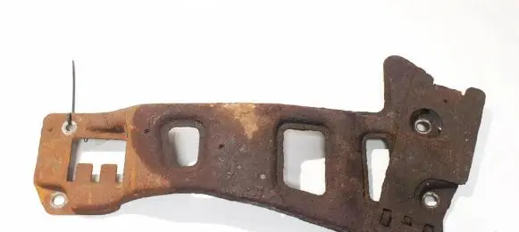 Volvo XC90 Engine mounting bracket