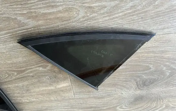 Renault Captur II Rear side window 833003993R
