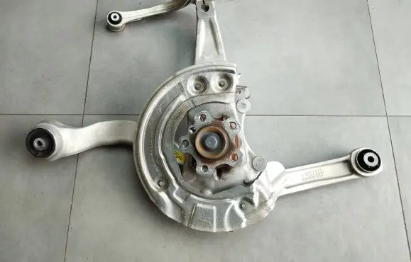 BMW 7 G11 G12 Front wheel hub spindle knuckle 6879169