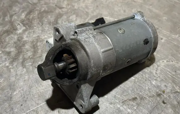 Peugeot 308 Starter motor 9832577880