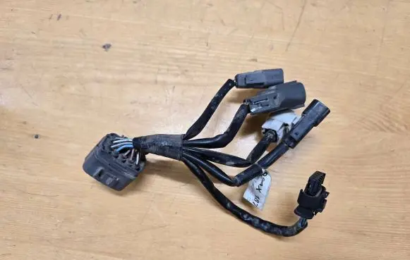 Mazda CX-7 Steering wheel buttons/switches R2AX18791B