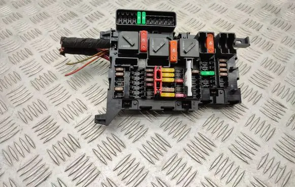 Mini One - Cooper F56 F55 Fuse module 9270355 927035501