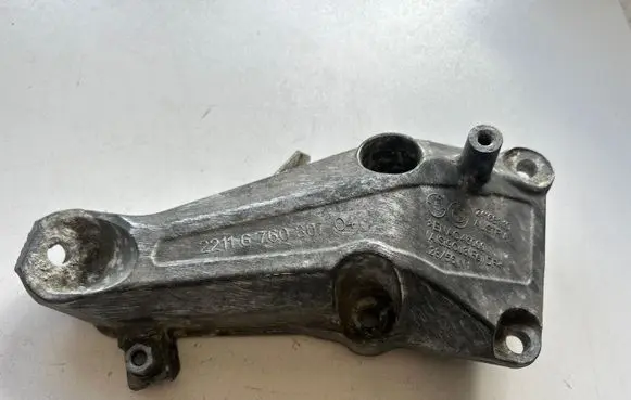 BMW 3 E90 E91 Engine mounting bracket 6760307