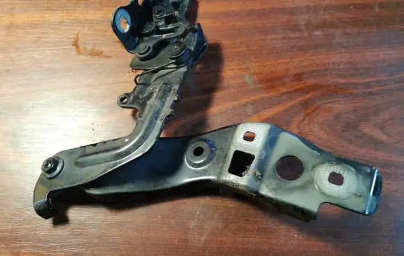 Mercedes-Benz CLA C118 X118 Engine bonnet/hood hinges A1778801100