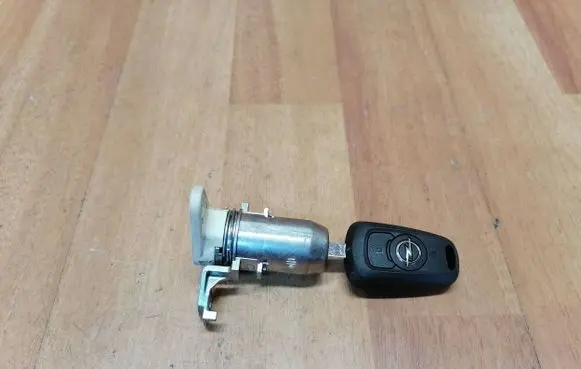 Opel Astra K Front door lock (next to the handle) 13515300 13589531