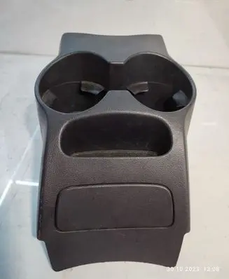 Cup holder front