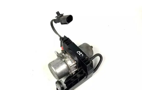 BMW 3 G20 G21 Vacuum pump 6880628
