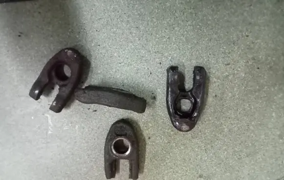 Renault Megane II Fuel Injector clamp holder 0000