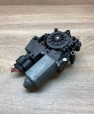Audi A6 S6 C5 4B Rear door window regulator motor 4B0959801B 101144114 WITHPLUG