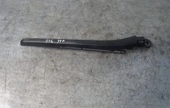 BMW 3 E46 Rear wiper blade arm 8220830