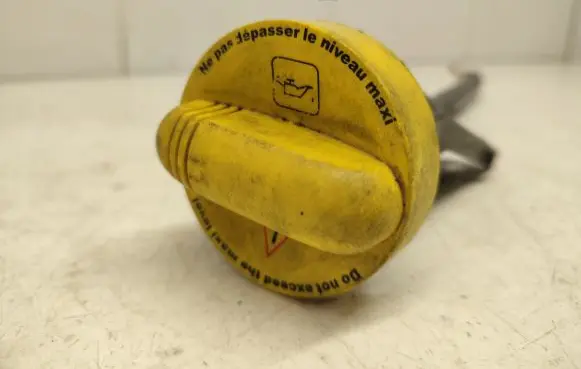 Renault Fluence Oil level dip stick 8200722806
