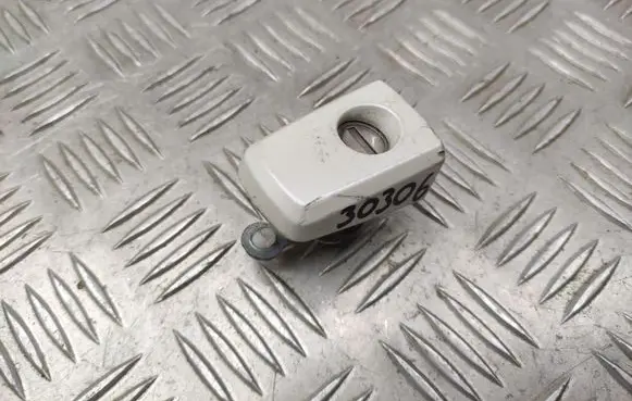 Chevrolet Captiva Front door lock (next to the handle) 