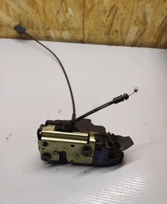Renault Megane II Front door lock 8200027781
