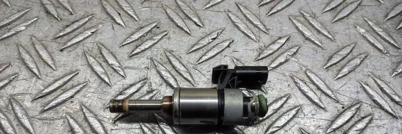 Skoda Fabia Mk3 (NJ) Fuel injector 04E133036