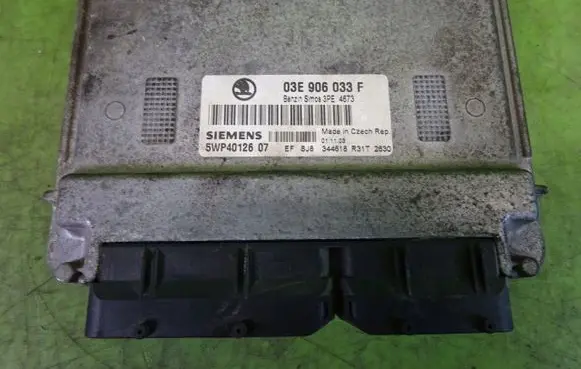Skoda Fabia Mk1 (6Y) Engine control unit/module ECU 03E906033F