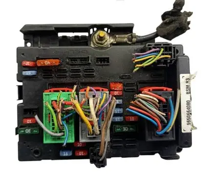 Peugeot 206 Fuse module 9650664080