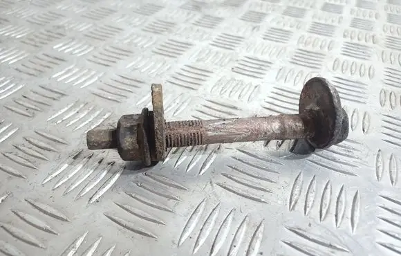 Land Rover Discovery 3 - LR3 Front suspension camber bolt 