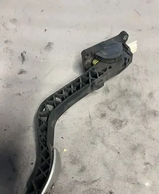 Peugeot 1007 Accelerator throttle pedal 9646404580 0280755016 04043D11