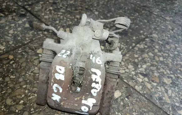 Peugeot 407 Rear brake caliper 
