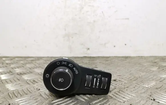 Jeep Cherokee Light switch P68154356AC0832
