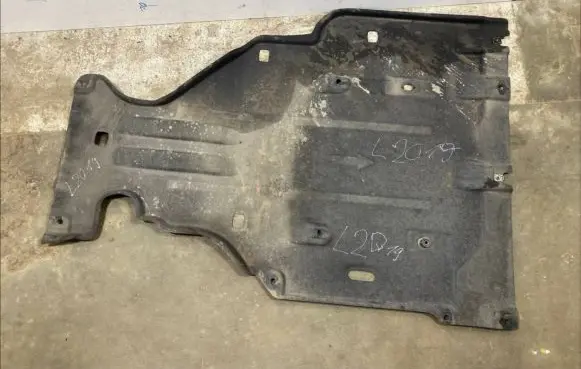 Chrysler Pacifica Engine splash shield/under tray
