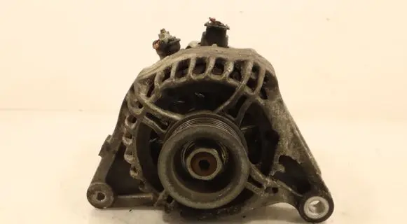 Toyota Avensis T270 Generator/alternator MS1022118500