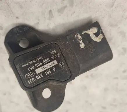 Volkswagen PASSAT B6 Air pressure sensor 06B906051 0261230031 36032AD5