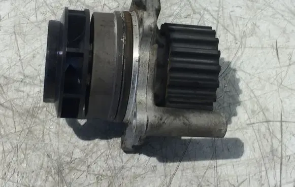Volkswagen Transporter - Caravelle T5 Water pump 19239128