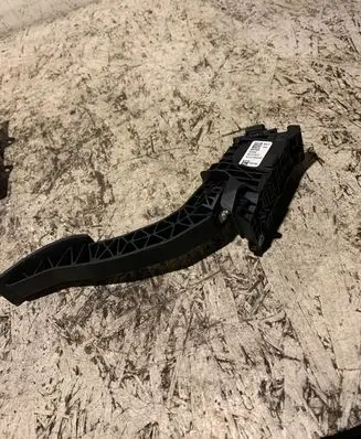 Volvo XC40 Accelerator throttle pedal 32212363